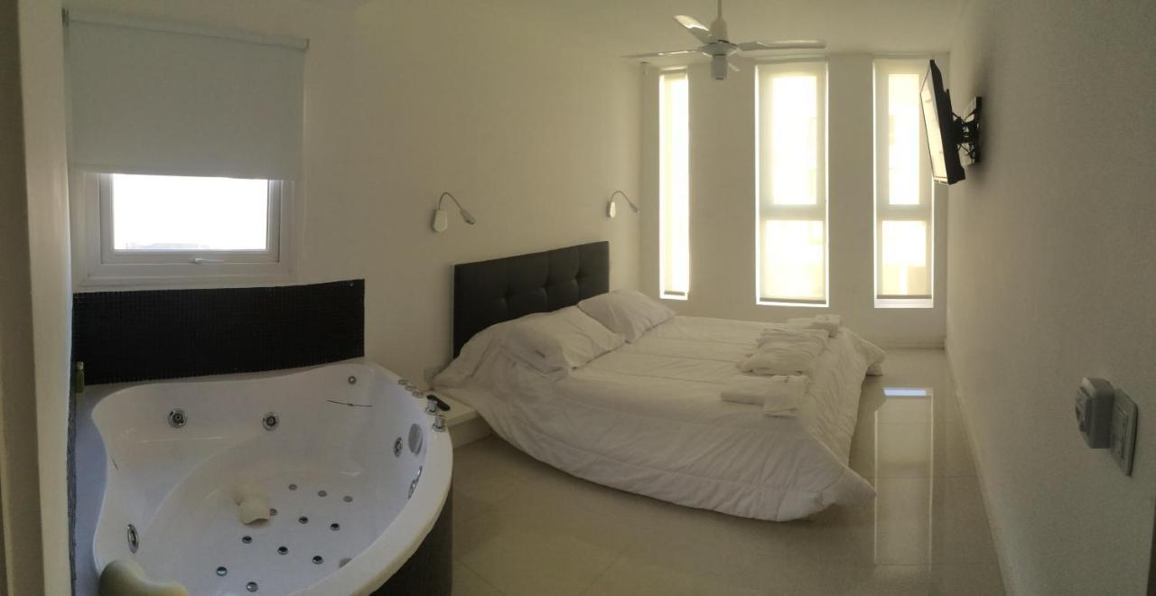 Eighteen Apartments Villa Gesell Eksteriør billede